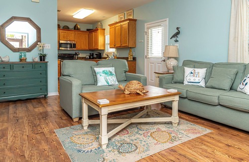 Fort Morgan Cottage | Rookery III 4009 | 3BR Cottage | 1/2 Mile to Beach | Screened-In Porch