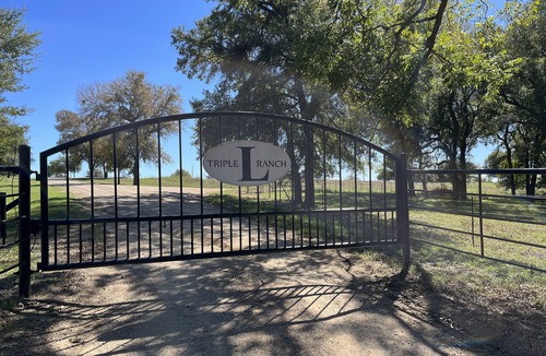 Brandon House | Room #5, sleeps 2 located just 20 mins from the heart of downtown Waxahachie.