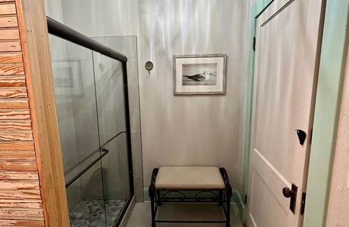 Carthage Hotel | Room 6 (sleeps 2) at Chipley's Squareview Inn