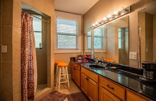 Sulphur Springs Hotel | Room Rental Near Downtown Sulphur Springs - Historic Mitchell House