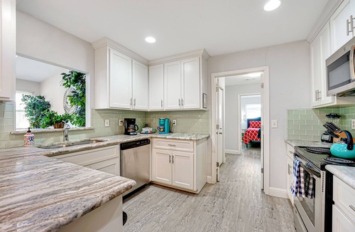 Lake Highlands House | Roomy, Pet Friendly 4/3 with Pool & Games