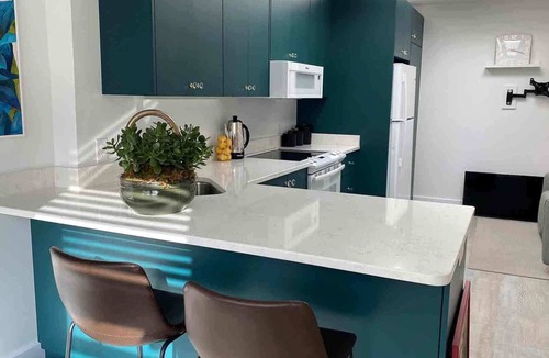 East Hill Apartment | Royal Hideaway - Monthly Stays, Executives, and Military! Summer Deals!