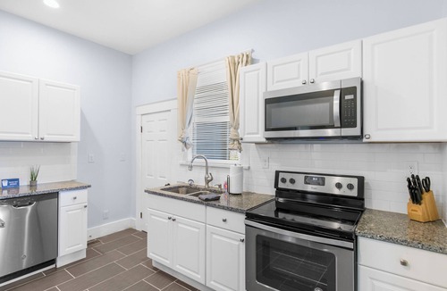 Crestline Heights Cottage | Ruffner Retreat House | Fenced Yard & Group Stay