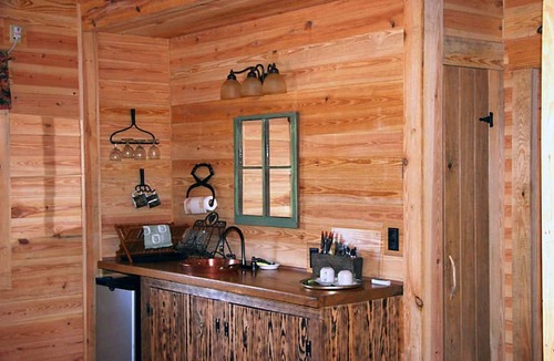 Kountze Cabin | Rustic Cabin Getaway with Stunning Front Porch near Beaumont, Texas