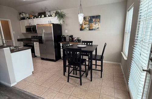 South Arlington House | Rustic-Chic Mansfield Sports & Entertainment Retreat 3-2 Full-Access House