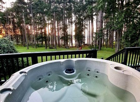 Jefferson House | Rustic Lake Cottage with Fire Pit and Hot-Tub Great for Outdoor Lovers in Texas
