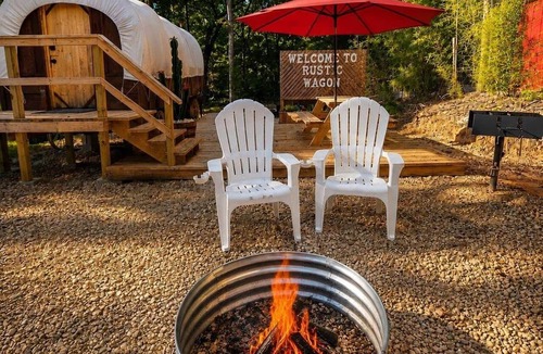 Avinger Cabin | Rustic Wagon Glamping near Lake O' the Pines - Hot Tub - Fire Pit