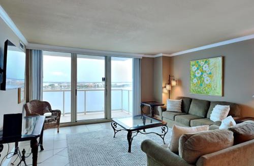 Villa Sabine Apartment | Sabine Yacht & Racquet #8D