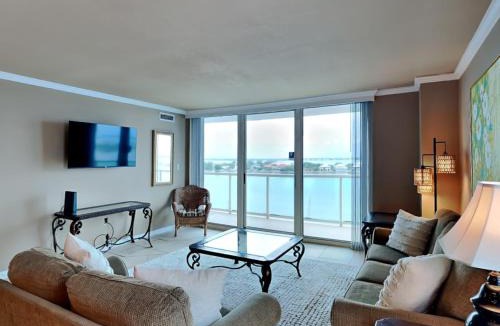 Villa Sabine Apartment | Sabine Yacht & Racquet #8D