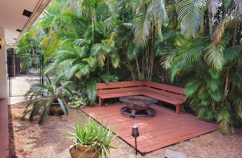 Sailboat Bend Apartment | Safe/Quiet - Fully Loaded - 1 Bed Apartment - 5 mins to Downtown