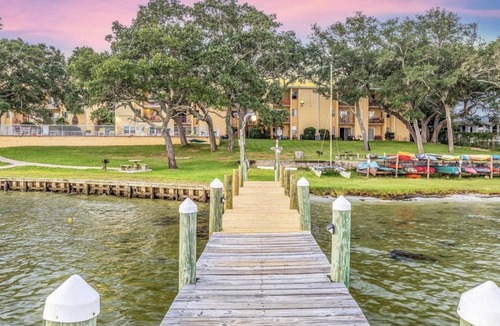 Mary Esther Condo | Salt Therapy on the Santa Rosa Sound ~ waterfront condo~ pool ~ fishing pier