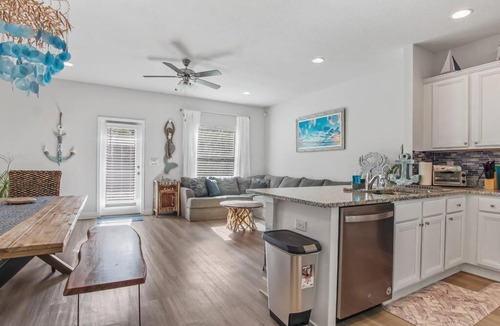 Thomas Drive House | Salty Shell Cottage. Spacious 3 bed,2 1/2 bath with pool.