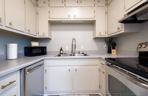 Homewood Apartment | Samford Serenity in Homewood- 1min to Samford, 5 mins to UAB, Central Location!