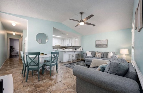 Summer Breeze House | SAN-DEE | Affordable Condo + 5min WALK TO BEACH!