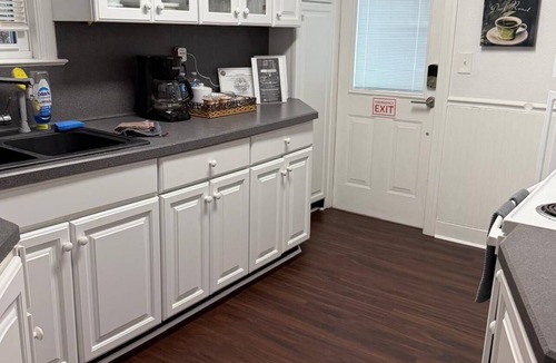 Southbank Apartment | San Marco Courtyard Retreat, a Peaceful 2-Bedroom Apartment in Jacksonville