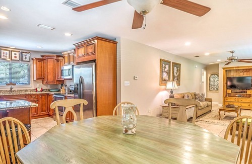 Laurel Hill House | Sand and Spur *Beach on a Budget*