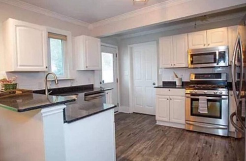 Southeast Pensacola House | Sandals & Friends-Pet Friendly Bungalow