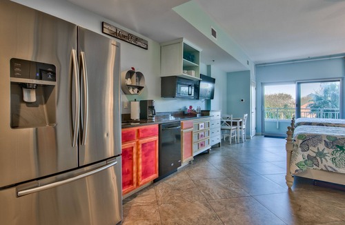 Sandestin Apartment | Sandestin Luau Studio, Steps to Beach - Family/Golf, Beach Gear/TRAM/WiFi