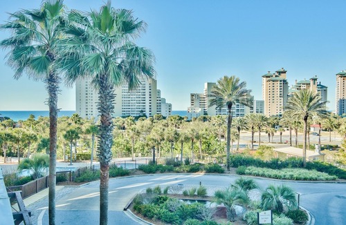 Sandestin Apartment | Sandestin Luau Studio, Steps to Beach - Family/Golf, Beach Gear/TRAM/WiFi