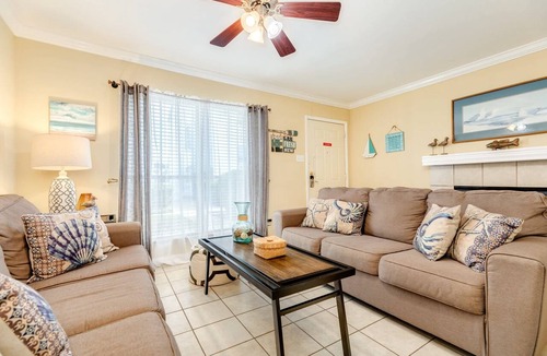 Galveston Condo | Sandpiper Stay - Pool, Near Beach & Seawall!