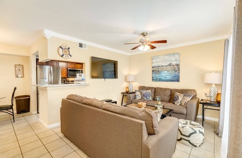 Galveston Condo | Sandpiper Stay - Pool, Near Beach & Seawall!