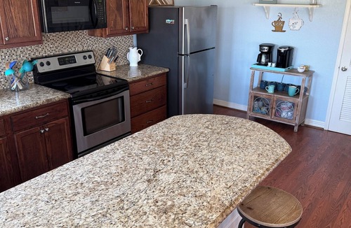 Port Bolivar House | Sandy Blue Heaven– Beach Getaway with Huge Deck great for families! Pet friendly