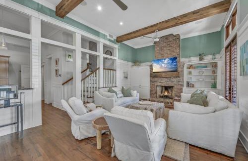 Forest District House | Sandy Feet