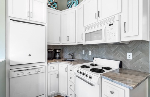 Rosemary Beach Apartment | Sandy Souls Carriage House - Studio Sleeps 4, Quick Walk to Pool and Beach