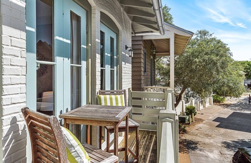 Rosemary Beach Apartment | Sandy Souls Carriage House - Studio Sleeps 4, Quick Walk to Pool and Beach
