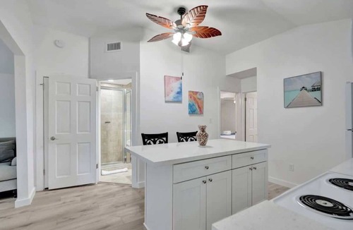 Sailboat Bend Apartment | Sapodilla Tropical Oasis 2BR Cottage w/Pool