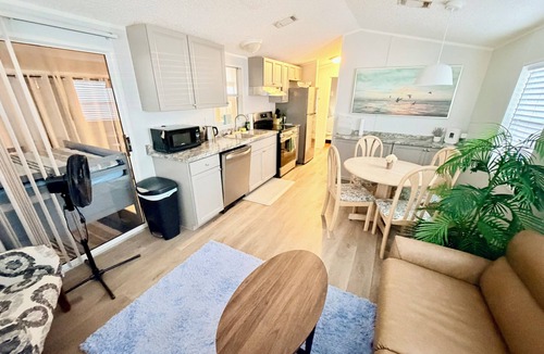Braden River Cottage | Sarasota Resort Cottage · Heated Pools & Waterslide