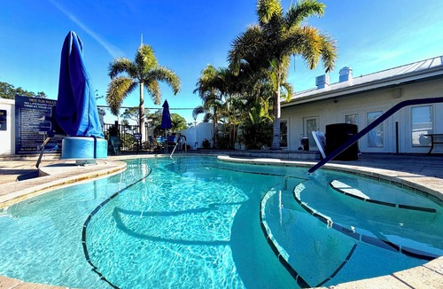 Braden River Cottage | Sarasota Resort Cottage · Heated Pools & Waterslide