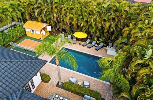 Whitfield House | Sarasota Retreat with Private Pool and Pickleball
