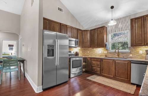 Brookeland Cottage | Sassy Bass Bungalow in Rayburn Country minutes from Sam Rayburn BOAT PARKING