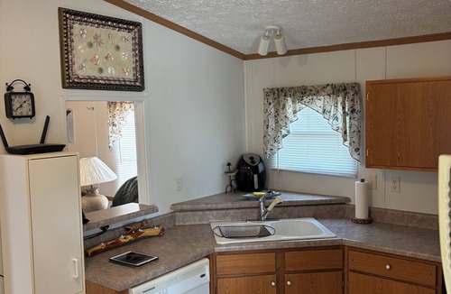 Perry House | Scallop and fish haven! Spring Warrior, Fla. 2bed/2bath mobile home. Much more.