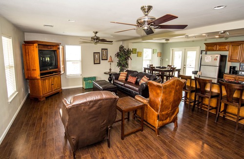 Chauvin House | Scenic Bayou Side Home in quaint local fishing community;