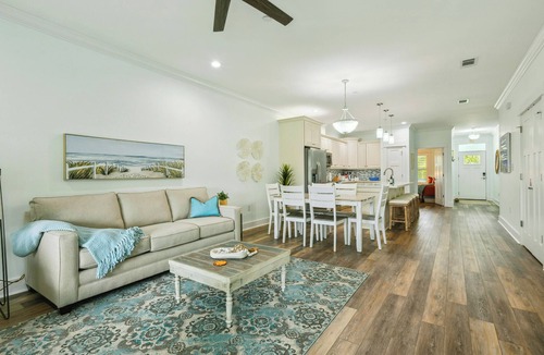 Long Beach House | Scenic Sandpiper by the Shore
