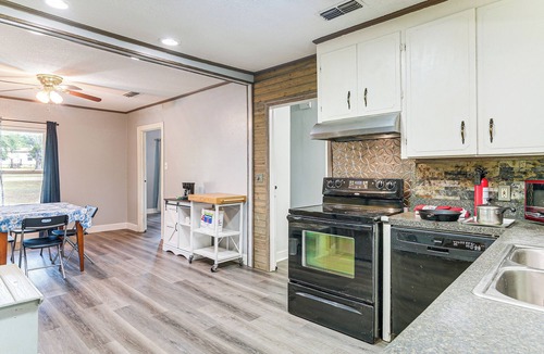 Jasper Heights House | Screened Patio + Fire Pit: Peaceful Marshall Home
