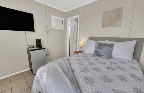 Crescent Beach Hotel | Sea Foam Suites