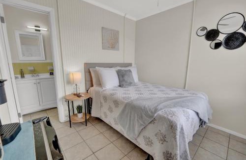 Crescent Beach Hotel | Sea Foam Suites