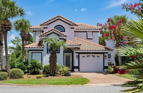 Emerald Waters Village House | Sea La Vie in Miramar Beach A | Community Pool & Beach Access + 2 Included Bikes
