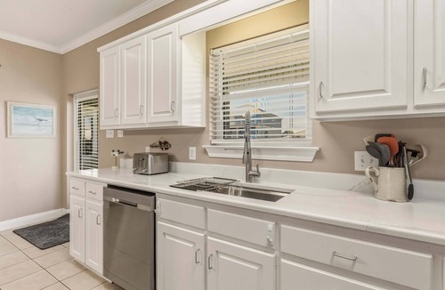 Silver Cay House | Sea Level | Relaxing Gulf Getaway, pets welcome