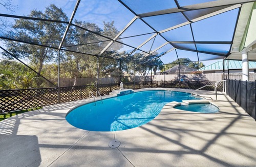 Fort Bay House | "Sea-renity" | Dog-Friendly | Private Pool | Close to the Beach