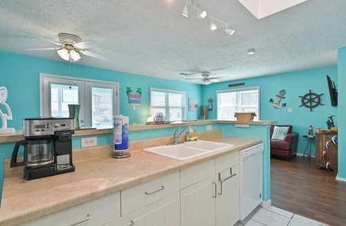 Jamaica Beach House | Sea Shed-Big yard in Jamaica Beach-Pet Friendly!