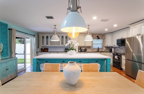 Florida North Atlantic Coast House | Sea Spray Cove: Beachside 3-Hole Golf Retreat in Palm Beach Gardens. EV Charger