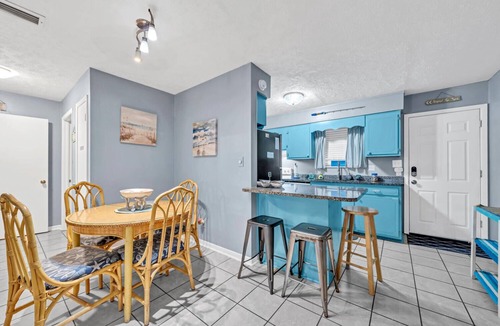 Gulf Lagoon Beach House | Sea Turtle ~ Cozy getaway less than 1/4 of a mile from the beach!