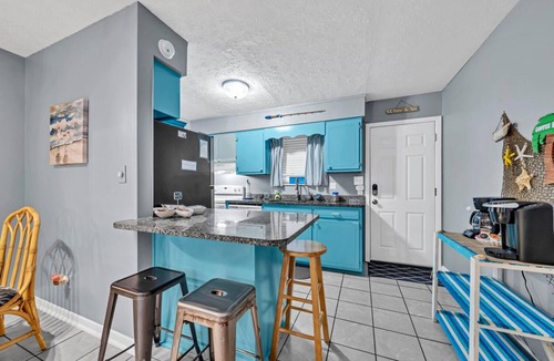 Gulf Lagoon Beach House | Sea Turtle ~ Cozy getaway less than 1/4 of a mile from the beach!