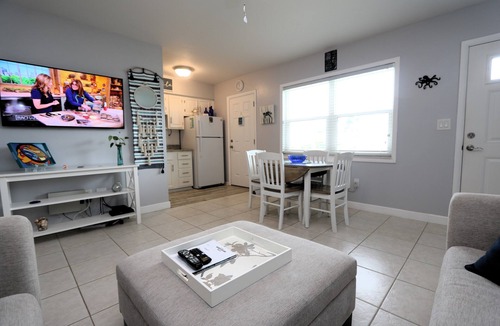Marco Island Condo | Seabreeze-1 bedroom condo-close to the beach