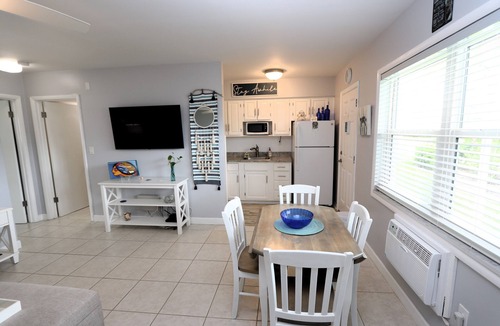 Marco Island Condo | Seabreeze-1 bedroom condo-close to the beach