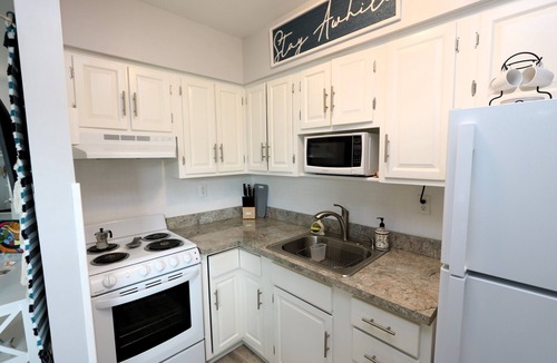 Marco Island Condo | Seabreeze-1 bedroom condo-close to the beach